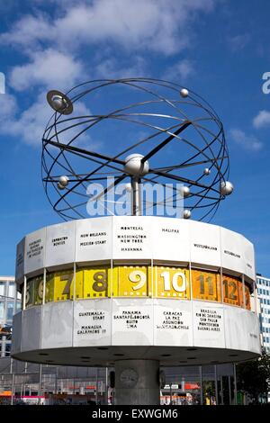 Weltzeit-Uhr am Alexanderplatz in Berlin, Deutschland Stockfoto