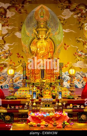 Statuen, Buddha Tooth Relic Temple, Singapur, Asien Stockfoto