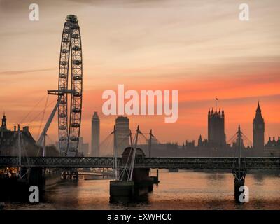 Skyline mit London Eye und Hungerford Bridge, London, England, Großbritannien, Europa Stockfoto