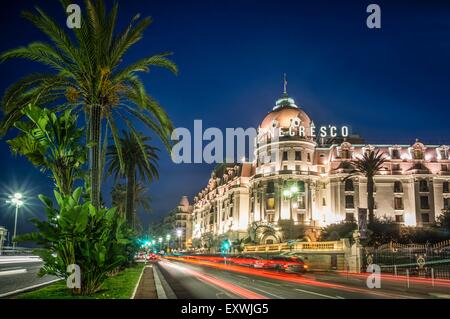 Hotel Negresco in der Nacht, Nizza, Frankreich Stockfoto