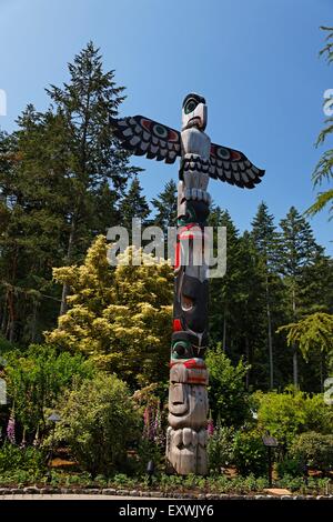 Totempfahl in in The Butchart Gardens, Vancouver Island, Kanada Stockfoto
