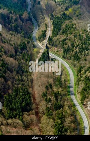 Tracks über Straße, Stockach, Baden-Württemberg, Deutschland Stockfoto