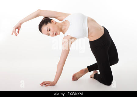 Frau praktizieren Yoga und stretching, Stockfoto