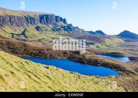 Loch Cleat und Erdöl-Na Luirginn vor Quiraing, Isle Of Skye, Schottland Stockfoto