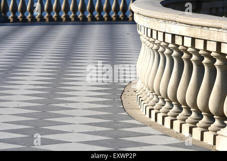 Mascagni-Terrasse direkt am Meer, Livorno. Toskana, Italien Stockfoto