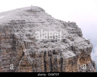 Gipfelkreuz am Sass Pordoi, Sella Gruppe, Dolomiten, Alpen, Trentino, Italien, Europa Stockfoto