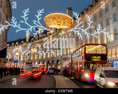 Regent Street an Weihnachten Zeit, London, England, UK Stockfoto