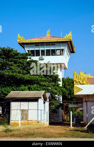 Tower des Flughafens, Nyaung U, Mandalay, Myanmar, Asien Stockfoto