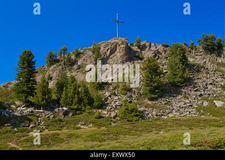 Gipfelkreuz am Faltegartenkoepfl, Stubaier Alpen, Tirol, Austria, Europe Stockfoto