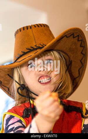 Blonde Mädchen als Cowgirl, Kiel, Schleswig-Holstein, Deutschland, Europa Stockfoto