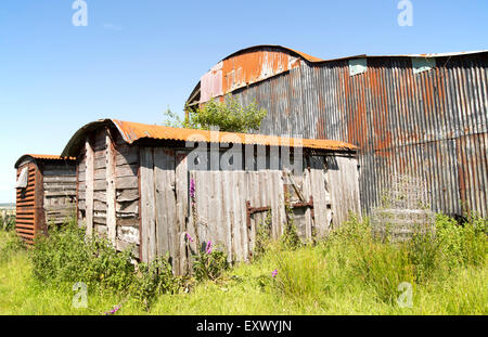 Rostige rote Scheune der Gower-Halbinsel, in der Nähe von Swansea, Südwales, UK Stockfoto