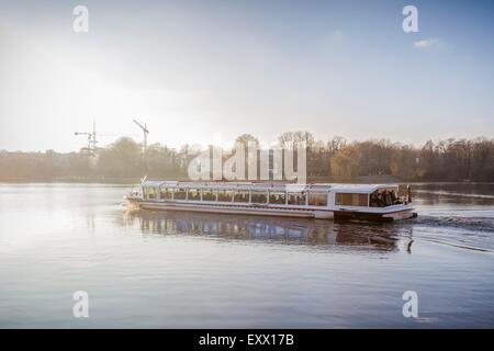 Kreuzfahrt Schiff auf Alster, Hamburg, Deutschland, Europa Stockfoto