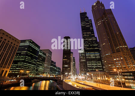 Willis Tower bei Nacht Stockfoto