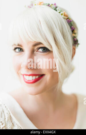 Porträt der jungen blonden Frau Stockfoto