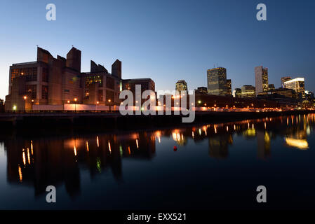 Stadt in der Abenddämmerung Stockfoto