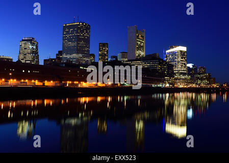 Bankenviertel in der Nacht Stockfoto