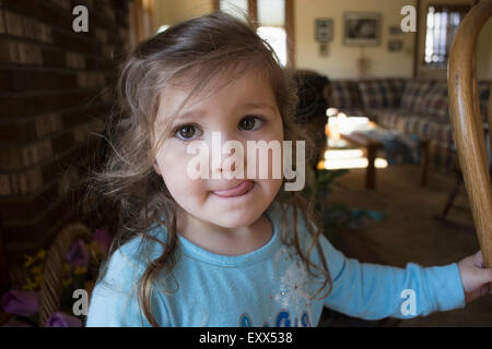 Porträt eines Mädchens Zunge Stockfoto