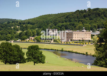 Chatsworth House und umliegenden Gärten, Parks und Wäldern - Sommer Stockfoto