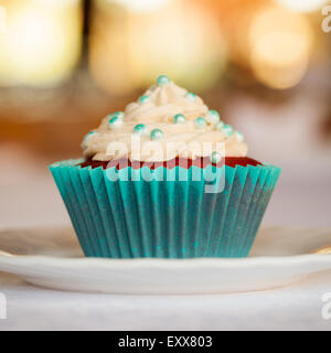 Kuchen auf Teller Stockfoto