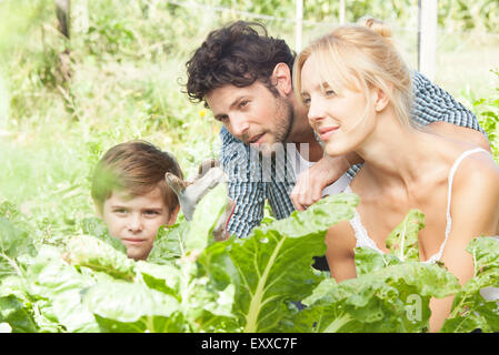 Familie zusammen im Garten Stockfoto