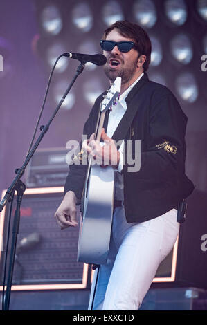 Die Impfstoffe spielt Glastonbury Festival würdig Farm am 26.06.2015 im würdig Farm, Glastonbury.  Personen im Bild: Justin Hayward-Young. Bild von Julie Edwards Stockfoto