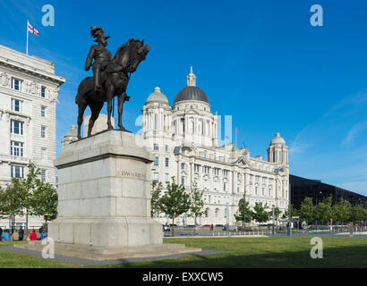 Statue von Edward Vll vor Port of Liverpool Building, The Dock Office, Liverpool, England, UK Stockfoto