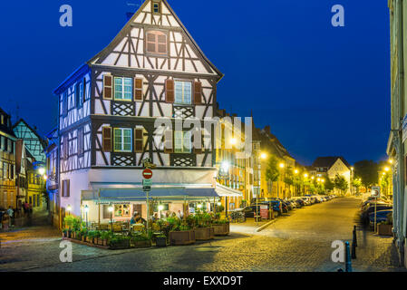 Altstadt in Colmar, Elsass, Frankreich, Europa - mittelalterlichen Straße in der Altstadt mit restaurant Stockfoto