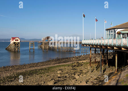 Pier und Lifeboat Station, Mumbles, Gower-Halbinsel, in der Nähe von Swansea, Südwales, UK Stockfoto