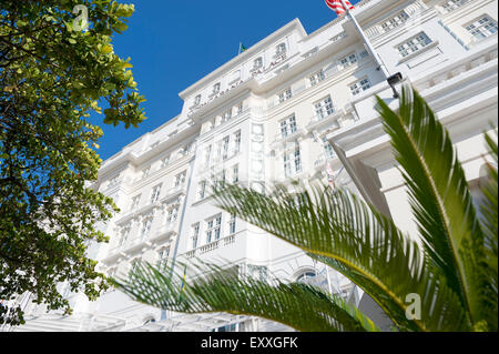 RIO DE JANEIRO, Brasilien - 11. Februar 2014: Fassade des Hotel Copacabana Palace, erbaut in den 1920er Jahren im Stil der Côte d ' Azur. Stockfoto