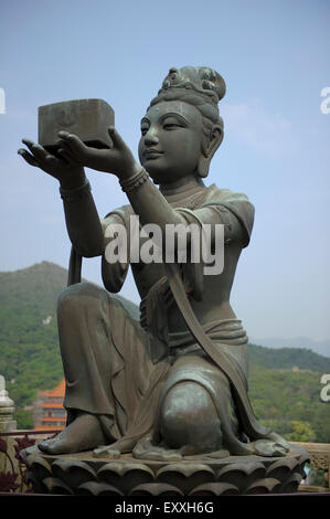 Tian Tan Bronze bodhisattva Opfergaben an Buddha, Ngong Ping, Lantau Island Hong Kong China Stockfoto