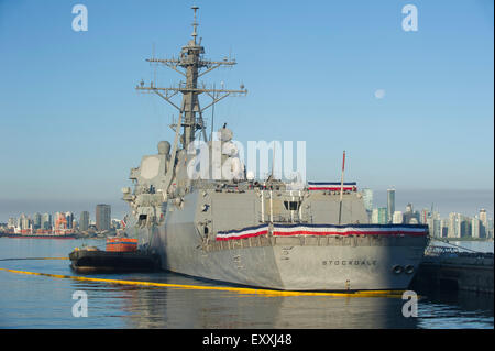 USA, Lenkwaffenzerstörer USS Stockdale (DDG-106) in Vancouver Hafen angedockt Stockfoto