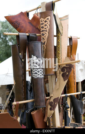 Dekorative Leder Köcher zum Verkauf an ein mittelalterliches fest in England Stockfoto