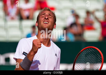 Kitzbühel, Österreich, 17. Juli 2015. Tennis, Davis Cup, erstes Vorrundenspiel zwischen Dominic Thiem (AUT) Vs Thiemo de Bakker (NED) im Bild: Thiemo de Bakker feiert seinen Sieg Credit: Henk Koster/Alamy Live News Stockfoto