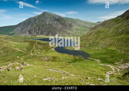 CWM Idwal Ogwen Snowdonia North Wales Uk zu Fuß Weg Stift yr OLE-Wen Berge Seenlandschaft Stockfoto