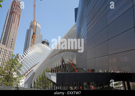 NEW YORK - 30. Mai 2015: Ein Blick auf Santiago Calatrava Umschlaghalle im World Trade Center in New York City. Es ist Architektur Stockfoto