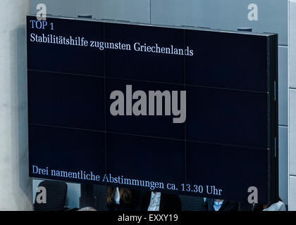 Berlin, Deutschland. 17. Juli 2015. Sondersitzung des deutschen Parlaments - Anhörung der Regierung auf die "Verhandlungen der Regierung des Bundes in Bezug auf die Konzession der finanziellen Unterstützung für die Hellenische Republik Griechenland" des Deutschen Bundestages am 17.07.2015 in Berlin, Deutschland. Credit: reynaldo Chaib paganelli/alamy leben Nachrichten Stockfoto