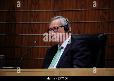 Zypern. 17. Juli 2015. Die EU-Kommissionspräsident Jean-Claude Juncker im zyprischen Parlament in Nikosia. Er machte ein leidenschaftliches Plädoyer zyprischer Politiker am Freitag, nach einer Lösung zu gehen und nicht an die nächste Generation überlassen, wie er richtete das Parlament in Nikosia. Bildnachweis: Yiorgos Doukanaris/Pacific Press/Alamy Live-Nachrichten Stockfoto