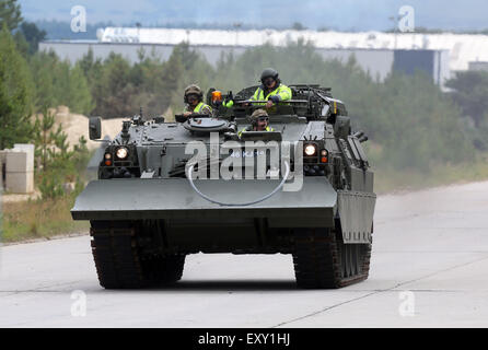 British Army Challenger Armoured Repair and Recovery Vehicle (CRARRV) auf dem Tanklager in Bovingdon Dorset. Juli 2016 Stockfoto