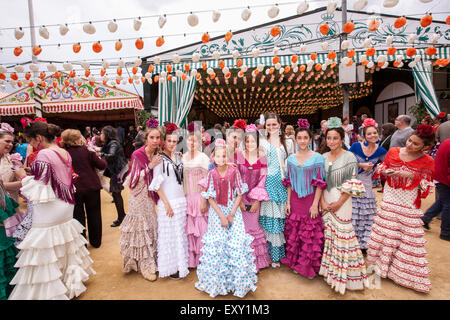 In Tracht Sevilla in Sevilla, Andalusien, Spanien, Europa. Auf April Feria Festival. © Paul Quayle Stockfoto