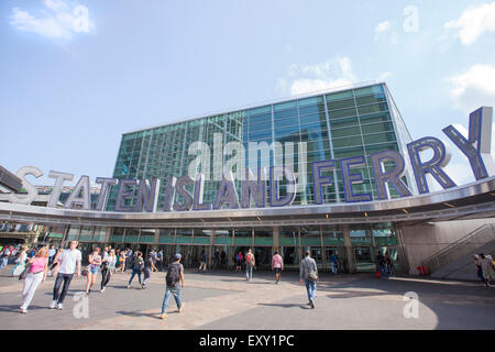 NEW YORK - 27. Mai 2015: Die Staten Island Ferry ist ein Passagier-Fähre von New York City Department of Transport betrieben Stockfoto