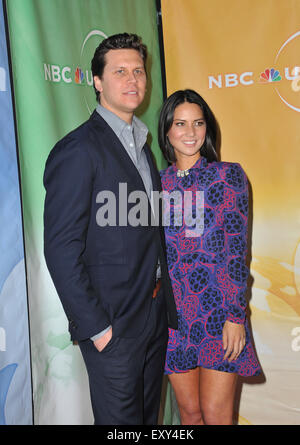 PASADENA, CA - 13. Januar 2011: Olivia Munn & Hayes MacArthur - Stars der "Perfekte Paare" - bei der NBC Universal Winter 2011 Pressetour im Hotel Langham Huntington, Pasadena. Stockfoto