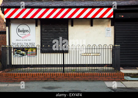 Liverpool, Vereinigtes Königreich - 12. Oktober 2014: Landmark Penny Lane Barber Shop in Liverpool berühmt geworden durch die Beatles 1967. Stockfoto