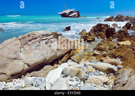 Schiffbruch des The Meisho Maru 38 am Kap Agulhas an einem klaren, ruhigen, sonnigen Tag. Stockfoto