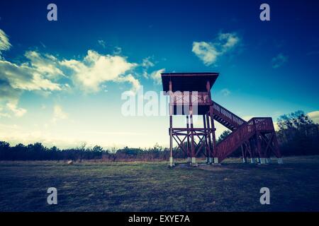 Vintage Foto von dramatischen Wolkengebilde über Land. Foto mit Vintage Stimmung und Farben Stockfoto