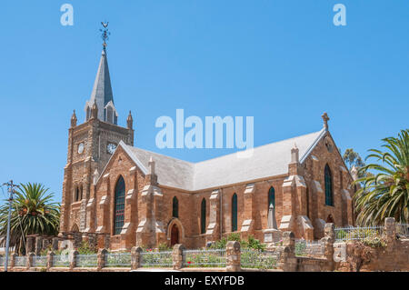 UNIONDALE, Südafrika - 6. Januar 2015: Der Niederländisch-reformierten Kirche wurde 1886 erbaut. Der Turm hat nur drei Zifferblättern als Stockfoto