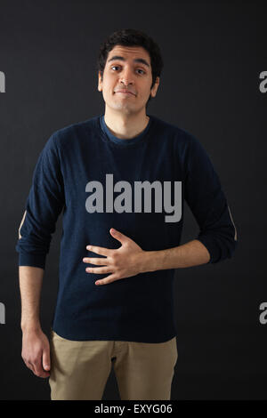 Schöne Männer tun, verschiedene Ausdrücke in verschiedenen Arten von Kleidung: hungrig Stockfoto