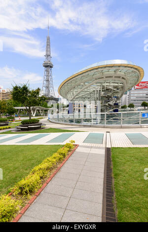 Oasis 21 und Fernsehturm Nagoya. Stockfoto