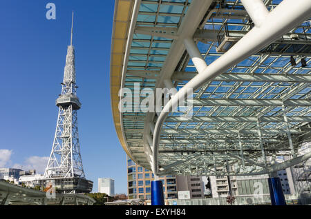 Oasis 21 und Fernsehturm Nagoya. Stockfoto