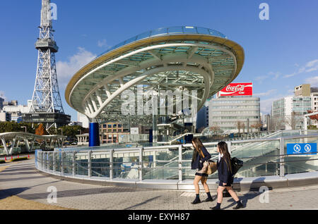 Oasis 21 und Fernsehturm Nagoya. Stockfoto