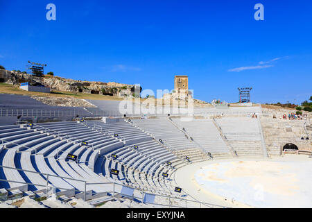 6. Jahrhundert v. Chr. griechische Amphitheater in Latomia del Paradiso, Neapolis District, Syrakus, Sizilien, Italien. Stockfoto